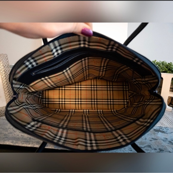 ⚜️ BurberryS White and Navy 2-Way ⚜️ - Picture 11 of 14